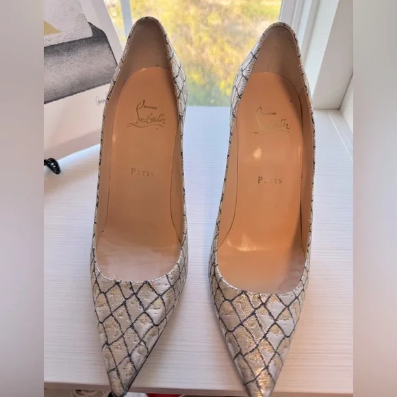 Lightly worn, Christian Louboutin Decollette 100mm heels